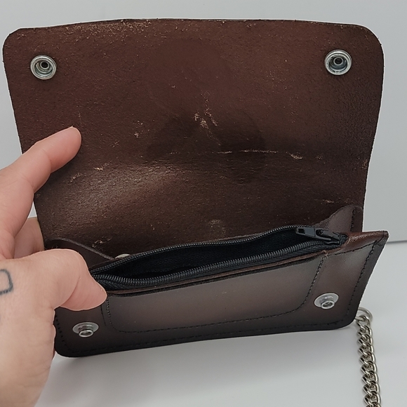 NWT | embossed eagle | brown chain wallet - Picture 3 of 4